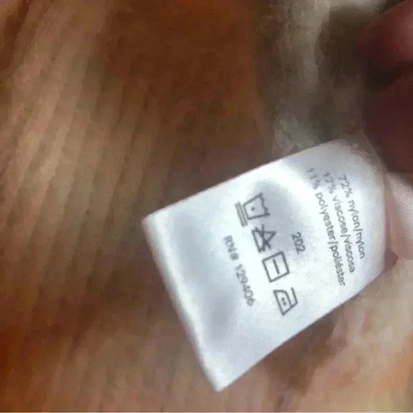 White long sleeve cold shoulder sweater size large - Picture 14 of 16